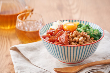 ばくだん丼 - ネバネバ食材たっぷりの海鮮丼