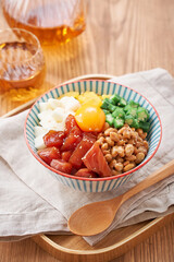 ばくだん丼 - ネバネバ食材たっぷりの海鮮丼