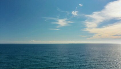 Obraz premium Infinite Horizon: Captivating image of the endless horizon where the boundless ocean kisses the expansive sky, offering a serene and breathtaking perspective. 