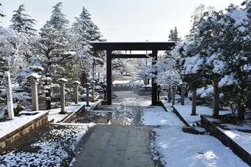福島県の名所　開成山大神宮　周辺の風景　鳥居