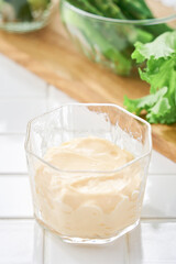 ガラスの器によそったマヨネーズ