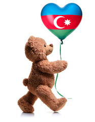 アゼルバイジャンの国旗のハート型風船を持ったかわいいクマのぬいぐるみ。白背景。(Cute teddy bear holding a heart-shaped balloon with the Azerbaijan flag on white background.)
