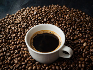 Fototapeta premium A steaming cup of coffee surrounded by scattered coffee beans.