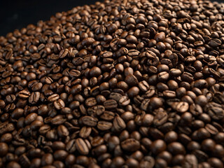 Fototapeta premium A steaming cup of coffee surrounded by scattered coffee beans.