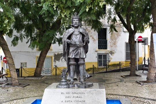 statue of manuel I of portugal in the city of elvas