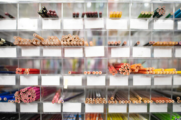 陳列された沢山の鉛筆