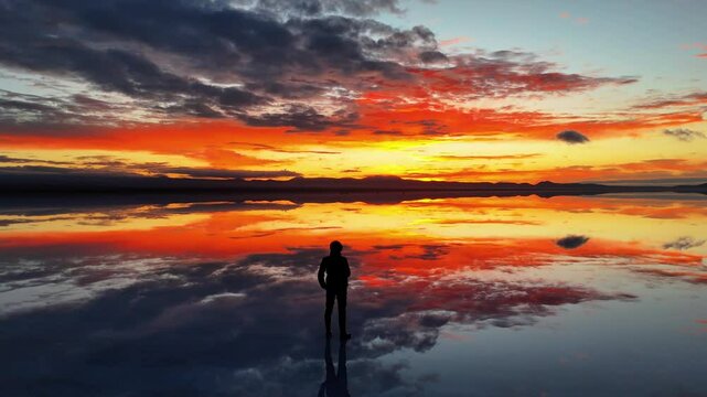 Sunrise Over Uyuni Salt Flats &ndash; A Dreamlike Reflection in Bolivia&rsquo;s Sky Mirror