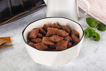 Dry sweet chocolate ceral flakes