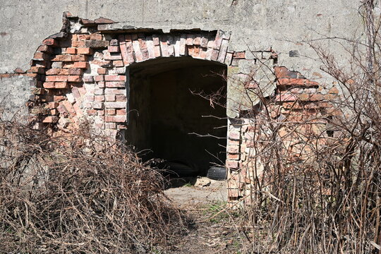 Fototapeta wejście do podziemia cegły mur