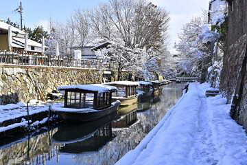 雪の積もった近江八幡の八幡堀