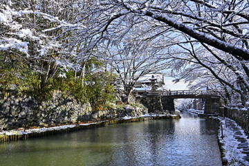 雪の積もった近江八幡の八幡堀