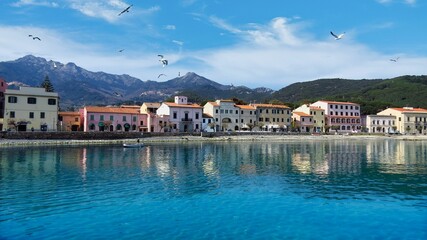 Obraz premium il mare azzurro di Marciana Marina sull'isola d'Elba