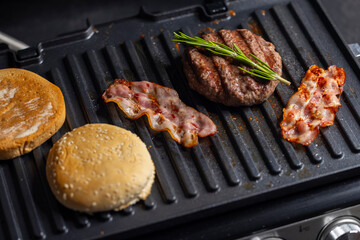 making hamburger on the electric grill