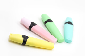 Four text markers are on a white background