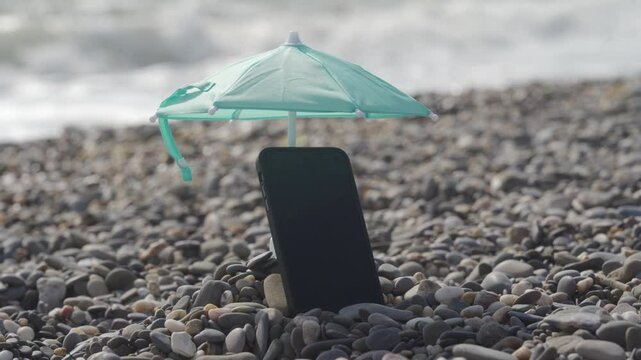 Beach accessories for smartphone. Cell phone umbrella sun shade. Mobile phone holder outdoor sunshade and light-proof umbrella.