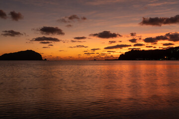 Fototapeta premium 製氷海岸の夕焼け 小笠原