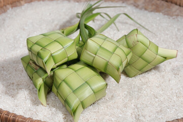 Ketupat has a philosophical meaning of admitting mistakes and forgiving each other.