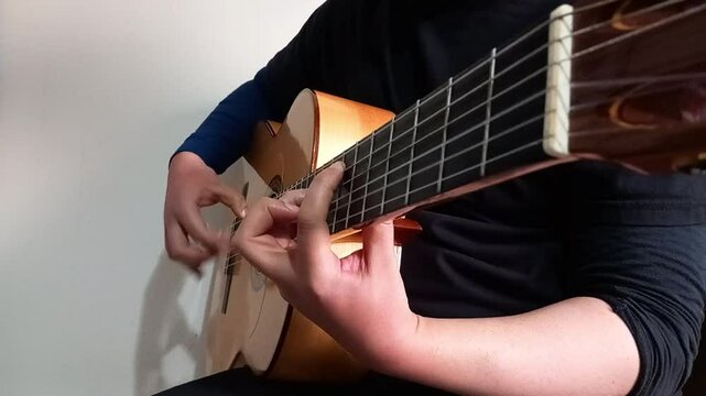 Play flamenco compas with rasgueado technique 