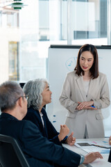 Obraz premium Businesspeople discussing during meeting in office conference room