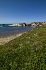 Obraz premium S'archittu, a small rock bridge and coastal town near Oristano, Santa Caterina di Pittinuri, Sardinia, Italy