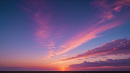 Obraz premium Cloudy Sky at Sunset with Sunbeams Breaking Through the Clouds