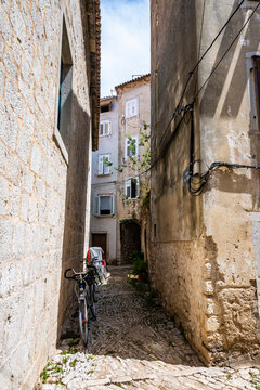 Fototapeta Beautiful, narrow streets of town Cres, named after the Cres island in northern part of the croatian sea