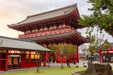 Fototapeta premium Hozomon gate of Senso-ji temple in Asakusa, Tokyo, Japan