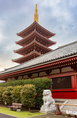 Naklejka premium Pagoda of Senso-ji temple in Asakusa, Tokyo, Japan