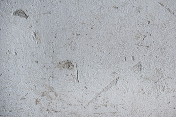 Imagen horizontal de una pared blanca desgastada y rayada