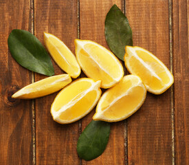 sliced ​​lemon pieces with leaf