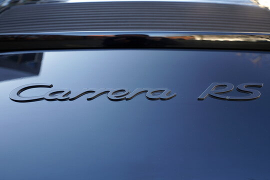 Porsche 911 Carrera RS der Baureihe 964 der Neunziger Jahre mit charakteristischem Carrera Schriftzug am 07.03.2025 am alten Hafen von M&uuml;nster in Westfalen im M&uuml;nsterland