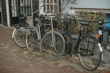 Obraz premium Les vélos dans la ville de Amsterdam au Pays-Bas