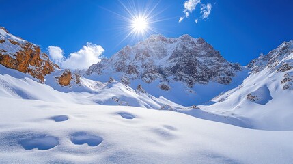 Obraz premium Snowy mountain scene shows bright sun and blue sky clearly