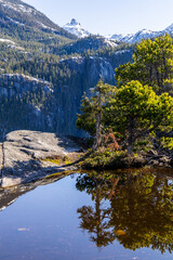 Obraz premium Scenic Reflection Pond Near Chief Mountain in Squamish, BC, Canada