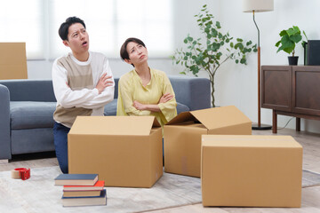 引越しする夫婦