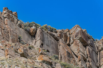 The Sundance Formation is a western North American sequence of Middle Jurassic to Upper Jurassic. Gauconitic gray, buff, and green very limy sandstone , and a few thin shale and limestone beds.  WY