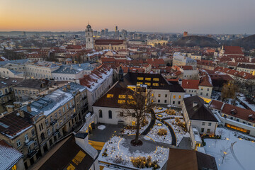 Obraz premium Aerial winter evening sunset view of Vilnius old town, Lithuania