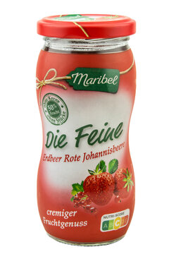 Maribel die feine Erdbeer rote Johannisbeere Hintergrund wei&szlig;
