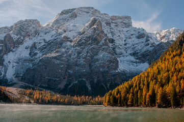 Pragser Wildsee (italienisch Lago di Braies) ist ein Bergsee im Pragser Tal in der Südtiroler Gemeinde Prags. Er liegt wenige Kilometer südlich des Hochpustertals zwischen Bruneck und Toblach 
