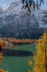 Pragser Wildsee (italienisch Lago di Braies) ist ein Bergsee im Pragser Tal in der Südtiroler Gemeinde Prags. Er liegt wenige Kilometer südlich des Hochpustertals zwischen Bruneck und Toblach 
