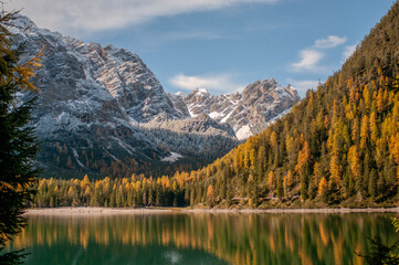 Pragser Wildsee (italienisch Lago di Braies) ist ein Bergsee im Pragser Tal in der Südtiroler Gemeinde Prags. Er liegt wenige Kilometer südlich des Hochpustertals zwischen Bruneck und Toblach 
