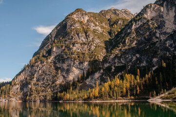 Pragser Wildsee (italienisch Lago di Braies) ist ein Bergsee im Pragser Tal in der Südtiroler Gemeinde Prags. Er liegt wenige Kilometer südlich des Hochpustertals zwischen Bruneck und Toblach 
