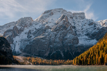 Pragser Wildsee (italienisch Lago di Braies) ist ein Bergsee im Pragser Tal in der Südtiroler Gemeinde Prags. Er liegt wenige Kilometer südlich des Hochpustertals zwischen Bruneck und Toblach 
