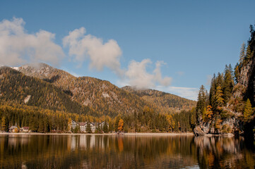 Pragser Wildsee (italienisch Lago di Braies) ist ein Bergsee im Pragser Tal in der Südtiroler Gemeinde Prags. Er liegt wenige Kilometer südlich des Hochpustertals zwischen Bruneck und Toblach 
