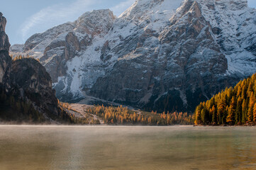 Pragser Wildsee (italienisch Lago di Braies) ist ein Bergsee im Pragser Tal in der Südtiroler Gemeinde Prags. Er liegt wenige Kilometer südlich des Hochpustertals zwischen Bruneck und Toblach 
