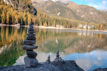 Pragser Wildsee (italienisch Lago di Braies) ist ein Bergsee im Pragser Tal in der Südtiroler Gemeinde Prags. Er liegt wenige Kilometer südlich des Hochpustertals zwischen Bruneck und Toblach 
