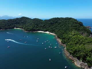 Obraz premium Aerial view of a tropical bay with boats.