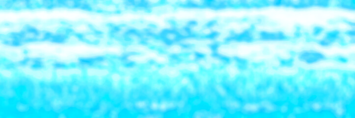 淡い白と水色のシンプルで清涼感のあるキラキラ逆光に揺らめき波打ち際的抽象横長背景テクスチャー