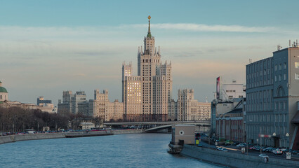 Obraz premium Dusk view of the Kotelnicheskaya Embankment Building day to night hyperlapse in Moscow timelapse, Russia.