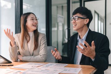 Professional engagement dynamic discussions in a collaborative business environment